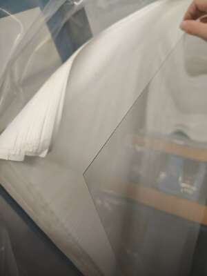 Raue Kanten Mittlere Aluminosilikatglasplatte Moderner Designstil Optimiert für Langlebigkeit und Dauerhafte Leistung